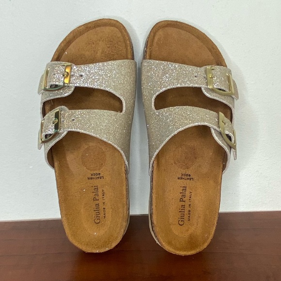 NWOT, Youth girls Sandals, Sparkle gold, size 3. - Picture 9 of 9